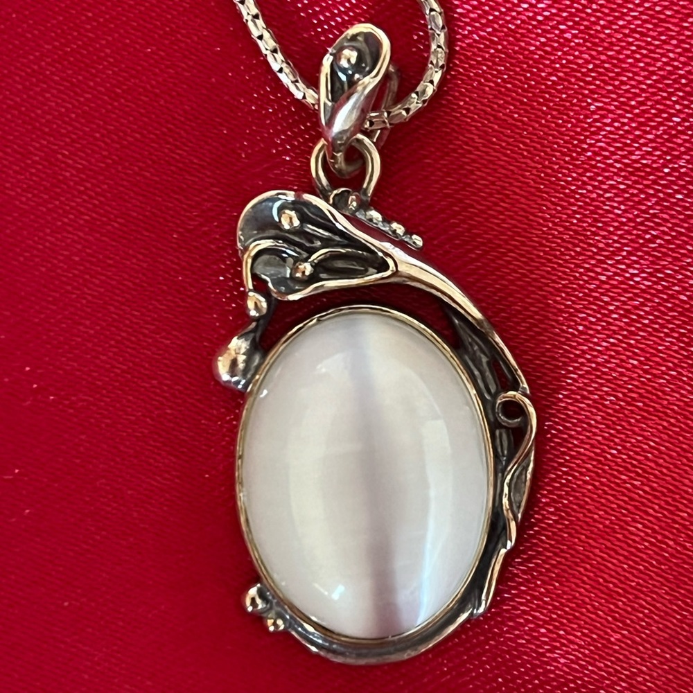 sterling silver necklace with pendant